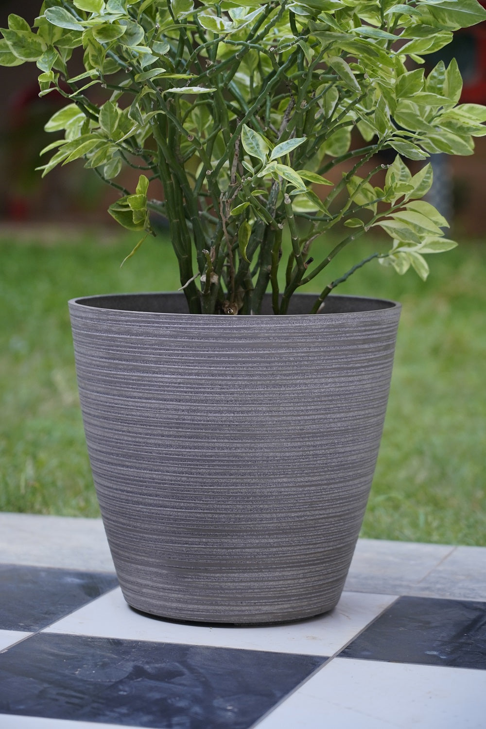 Urban Essex Round Planter